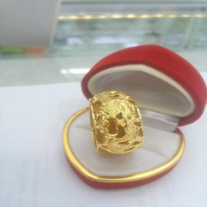 Nhẫn ngọc rồng vàng mệnh kim Nhẫn nam ngọc bọc vàng rồng Nhẫn nam vàng tây đảm bảo chất lượng Uy tín, Đeo hợp phong thủy Bạn có thể đặt hàng theo yêu cầu.