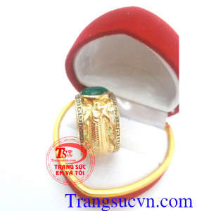 Nhẫn đá xanh khắc rồng sang trọng cho phái nam, nhẫn nam vàng tây giá tốt, thiết kế kiểu dáng mạnh mẽ, khắc hoa văn rồng bọc đá quý xanh sang trọng, đảm bảo 100% về chất lượng sản phẩm, giao hàng toàn quốc.