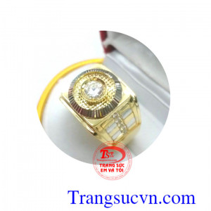 Nhẫn nam vàng tây- trang sức quý ông, nhẫn nam vàng 10k thiết kế hình đồng hồ, với những nét facet lấp lánh tôn thêm vẻ sang trọng quý phái cho các quý ông, là một món quà ý nghĩa cho người đàn ông của bạn. Bán nhẫn nam vàng tây kèm giấy kiểm định sản phẩ