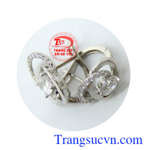 Hoa tai 18k quý phái giao hàng trên toàn quốc.