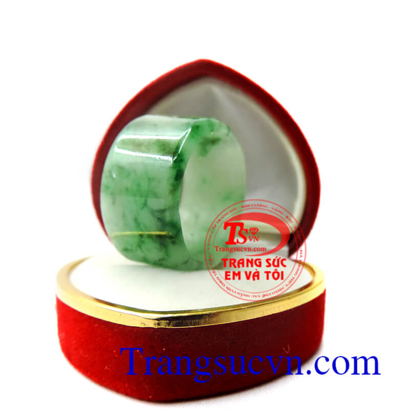 Nhẫn ngọc jadeite thiên nhiên chuẩn chất lượng