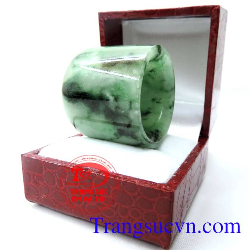 Nhẫn ngọc jadeite ngón cái