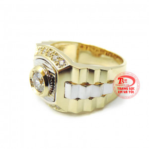 Nhẫn vàng bậc danh vọng được chế tác trên máy 3d được nét tinh tế,nhẫn nam bậc danh vọng phù hợp với người thông minh sáng dạ,biết nắm trước thời cơ trong tầm tay.nhẫn đeo hợp thời trang,Chất lượng vàng đảm bảo.