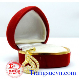 Mặt dây chuyền giọt tình là món quà tuyệt vời dành tặng người bạn yêu thương