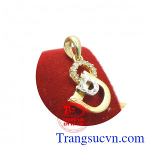 Mặt dây chuyền hàng hiệu