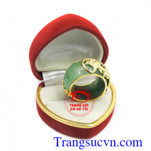 Nhẫn ngọc giàu sang, Nhẫn ngọc jadeite thiên nhiên, kèm giấy kiểm đinh, thiết kế bọc rồng vàng mạnh mẽ, Nhẫn ngọc đeo phong thủy, cầu mong may mắn, bình an, giữ hòa khí
