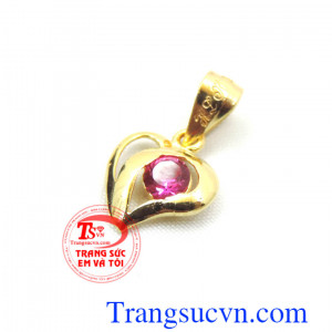 Mặt trái tim hồng là dòng sản phẩm rất được ưa chuộng, phù hợp phong cách thời trang phái đẹp