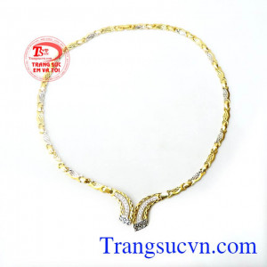 Kiềng vàng sang trọng chất lượng vàng đảm bảo uy tín thiết kế kiềng vàng theo yêu cầu. 