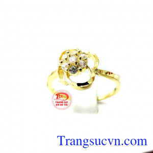 Nhẫn hoa vàng tình yêu