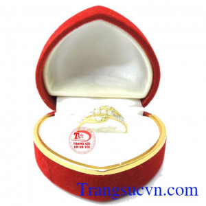 Nhẫn gắn đá vàng đẹp