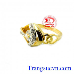 Nhẫn nữ đẳng cấp vàng