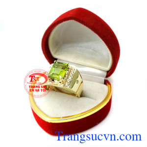 Nhẫn nam vàng Peridot cho Mệnh Hỏa