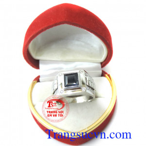 Nhẫn nam vàng trắng sapphire Mệnh Thủy và Mộc