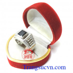 Nhẫn nam vàng trắng sapphire Mệnh Thủy và Mộc