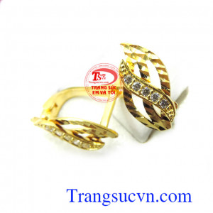Hoa tai vàng kiểu đẹp tôn lên vẻ nữ tính, thanh lịch cho phái đẹp.