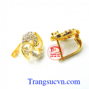 Hoa tai vàng kiểu đẹp được chế tác tinh tế, xinh xắn, hợp thời trang.