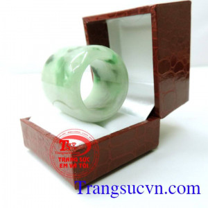Nhẫn ngọc cẩm thạch ngón cái đẹp