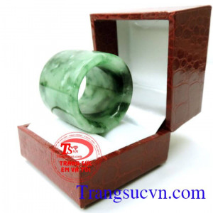 Nhẫn ngọc thiên nhiên ngón cái