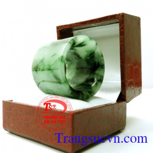 Nhẫn ngọc nam