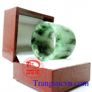 Nhẫn ngọc bảo vật quý