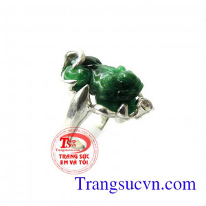 màu xanh ngọc của jadeite đem lại vẻ đẹp dịu dàng mà thuần khiết cho phái nữ, nhẫn bạc 92.5, kèm giấy kiểm định