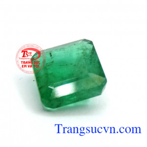 Viên ngọc lục bảo vuông đẹp