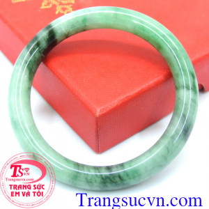 Vòng ngọc cẩm thạch đẹp thiên nhiên