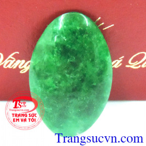 Mặt nhẫn màu lục ngọc quý hiếm