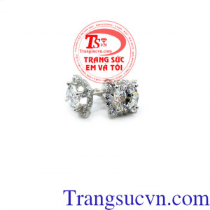 Bông tai vàng trắng tinh tế đeo hợp thời trang, bảo hành uy tín, giao hàng trên toàn quốc.