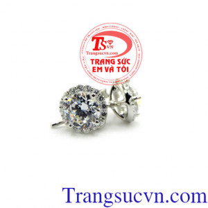 Hoa tai nữ chất lượng sự tinh tế cũng như sang trọng của vàng 18k đem lại cho khách hàng sự hài lòng, sản phẩm được bảo hành 12 tháng.