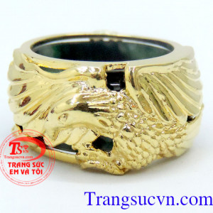 Nhẫn ngọc bọc đại bàng, nhẫn ngọc cẩm thạch bọc vàng hình đại bàng mạnh mẽ, phong cách của phái nam, tôn lên vẻ sang trong cũng như thể hiện được sự bản lĩnh của phái mạnh.