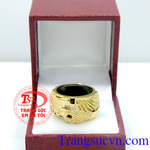 Nhẫn ngọc bọc đại bàng, nhẫn ngọc cẩm thạch bọc vàng hình đại bàng mạnh mẽ, phong cách của phái nam, tôn lên vẻ sang trong cũng như thể hiện được sự bản lĩnh của phái mạnh.