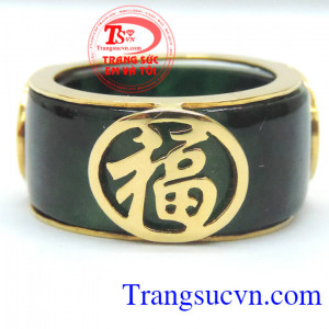 Nhẫn ngọc phúc lộc thọ, nhẫn ngọc bọc vàng 3 chữ phúc lộc thọ, vàng 18k sáng bóng bền màu, khắc chữ vô cùng tinh tế sang trọng. Nhẫn ngọc mang lại may mắn bình an.