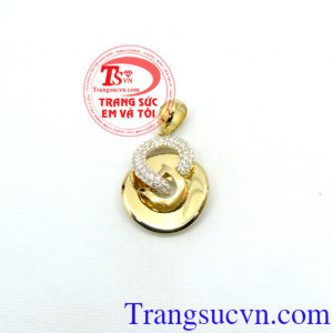 Mặt dây chuyền nữ vàng quý phái dễ kết hợp cùng nhiều kiểu dây chuyền vàng