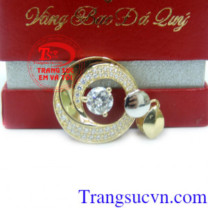 Sản phẩm mặt dây chuyền vàng được thiết kế và chế tác trên máy 3D đảm bảo tinh xảo khách hàng ưa chuộng nhiều năm