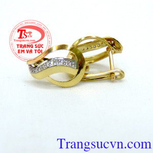 Hoa tai vàng tây tinh tế, hoa tai vàng tây đẹp, hoa tai vàng tây 10k thiết kế nhẹ nhàng đơn giản tạo vẻ đẹp thanh lịch cho phái nữ.