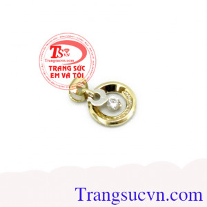 Mang đến cho người đeo vẻ đẹp tinh tế, sang trọng và hợp thời trang. Mặt dây thời trang 10k