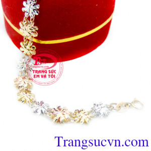 Bảo hành 12 tháng, thượng hiệu trang sức uy tín trên toàn quốc. Lắc nữ hoa tinh tế