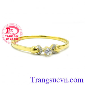 Vàng 14k có giấy kiểm định, thiết kế kiểu dáng sang trọng. Vòng vàng chất lượng