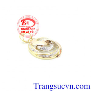 Mặt nữ 3 màu may mắn