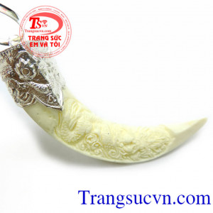 Mặt bạc khắc rồng, mặt dây chuyền đá quý bọc bạc, chạm khắc hình rồng tinh xảo.