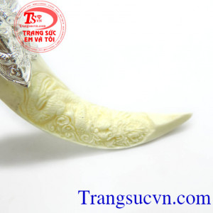 Mặt bạc khắc rồng bảo hành chu đáo.