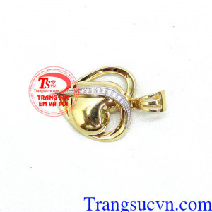 Sản phẩm mặt dây chuyền nữ phù hợp mọi lứa tuổi, hợp thời trang và sang trọng quý phái dễ kết hợp với trang phục. Mặt dây vàng tây nữ trái tim đẹp