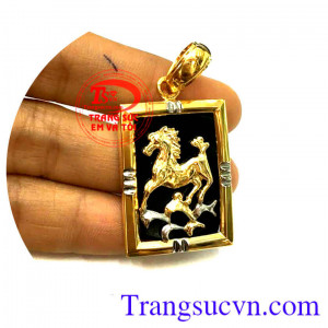 Mặt dây chuyên nam vàng tây đá đen tinh tế, hợp thời trang, đeo cùng dây chuyền vàng, Mặt vàng cho nam đảm bảo chất lượng.