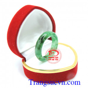 Nhẫn Jadeite thiên nhiên