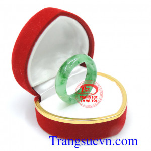 Nhẫn Jadeite thiên nhiên