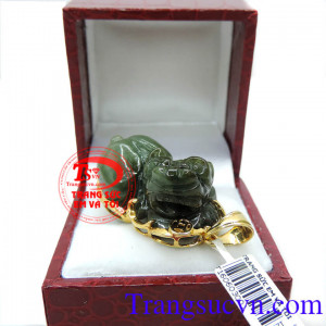 Tỳ hưu là linh vật phong thủy được rất nhiều người ưa chuộng. Mặt dây tỳ hưu bọc vàng ngọc cẩm thạch