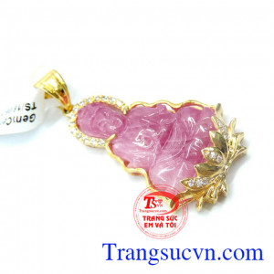 Mặt dây đá ruby bọc vàng phật quan âm thiên nhiên, chất lượng.