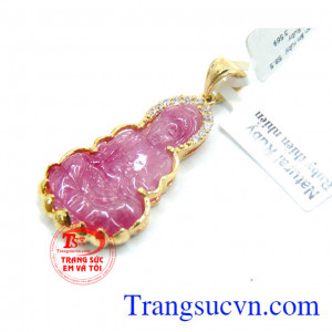 Mặt dây vàng đá ruby đẹp là sản phẩm đá ruby thiên nhiên cao cấp quý hiếm bọc vàng 14k kiểu dáng đẹp,hợp thời trang và mệnh phong thủy.