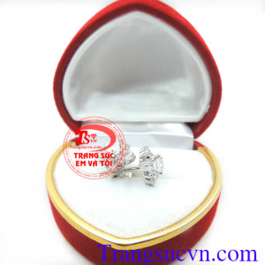 Hoa tai vàng trắng 18k đính kim cương